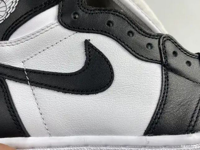 HYPE White Air Black Retro Jordan (2014) 1 555088-010 0430
